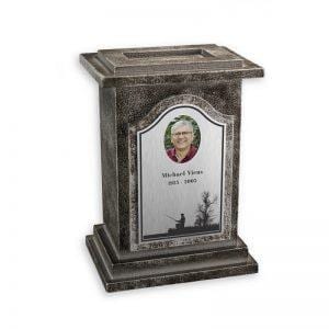 urne funéraire en aluminium design offerte avec gravure personnalisée disponible en option chez Salon Funéraire Demers